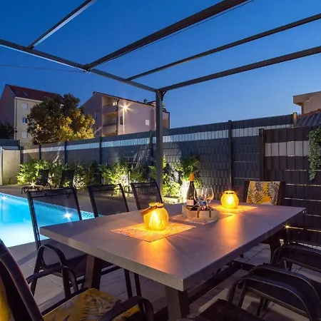 4 Bedroom Stunning In Σπίτι διακοπών *