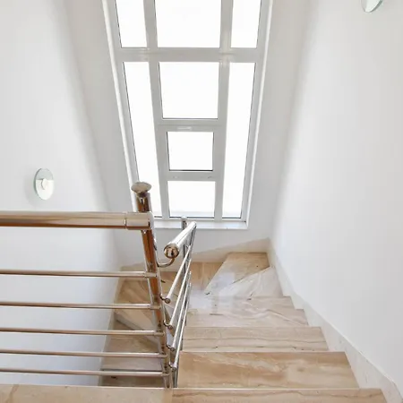 4 Bedroom Stunning In